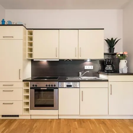 Strandleben 02 - Dora Koch-stetter Apartment